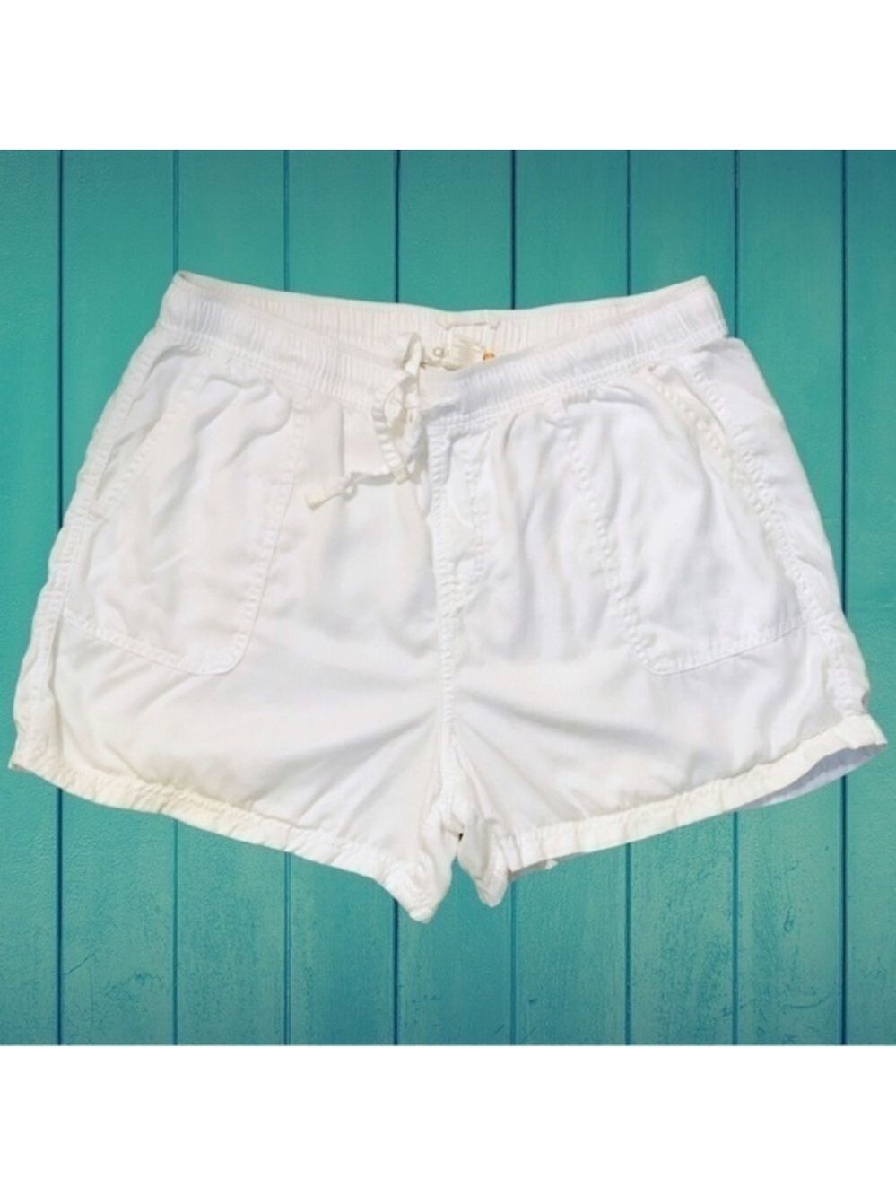 C&C California Front And Back Pocketed White Shorts Size Large